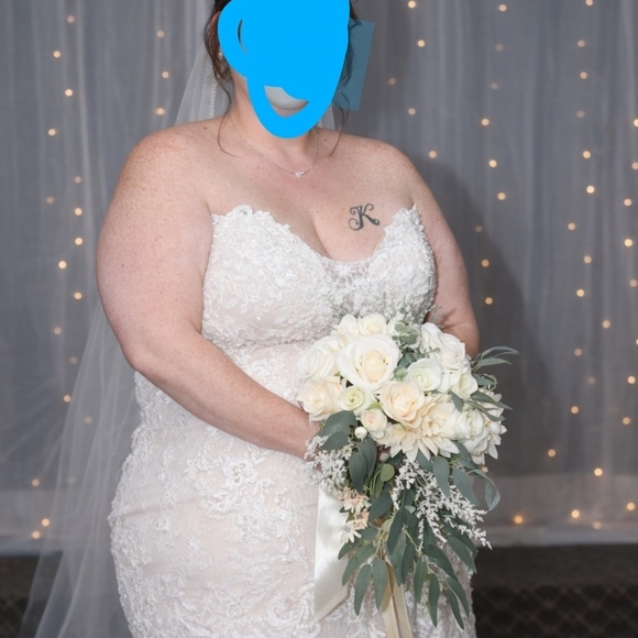 Maggie Sottero Cream Lace Wedding Dress - Picture 3 of 4